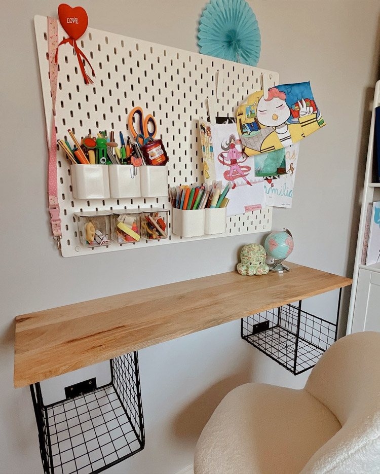 habitación-infantil-escritorio-rincon-de-pintar-reformas-con-eva-interiorismo-servicios-de-decoracion