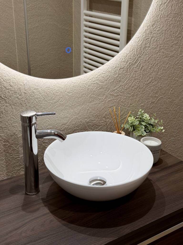 colocación de revestimiento sin obra sobre azulejos existentes en baño en Castellón