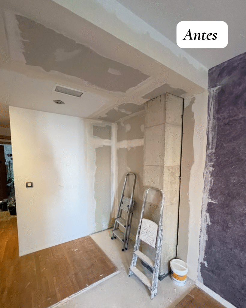 Hueco de armario antes de instalar carpintería a medida en dormitorio