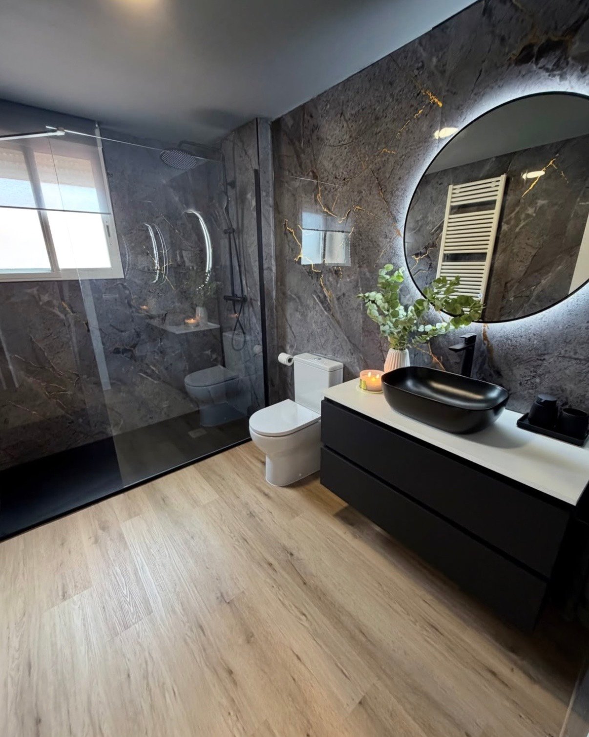 Reforma de baño sin obra en Castellón: de un baño de los 2000 a un estilo hotel de lujo
